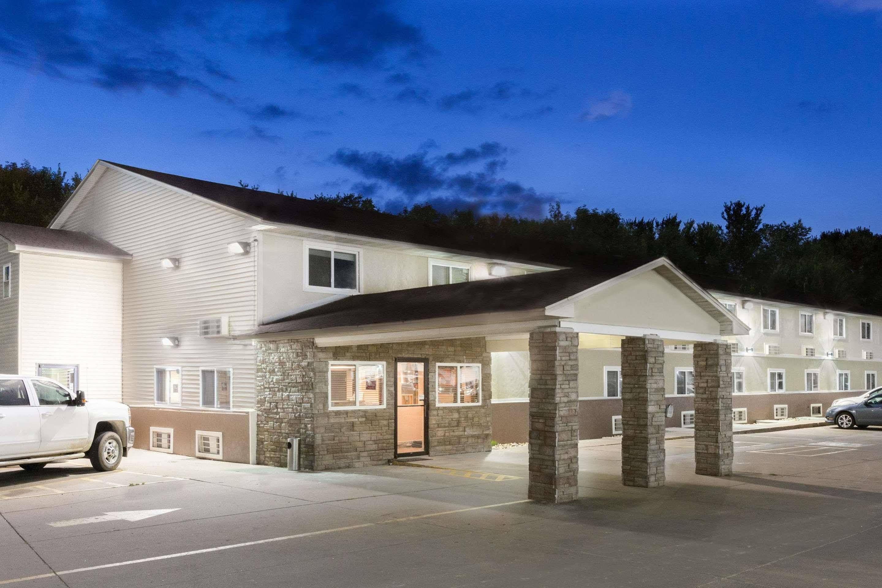 Super 8 By Wyndham Fort Madison Εξωτερικό φωτογραφία