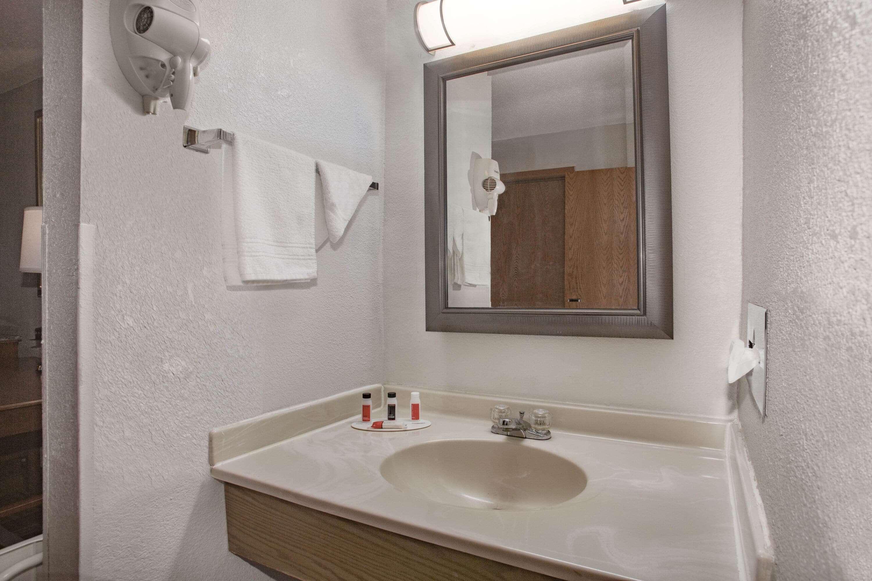 Super 8 By Wyndham Fort Madison Εξωτερικό φωτογραφία